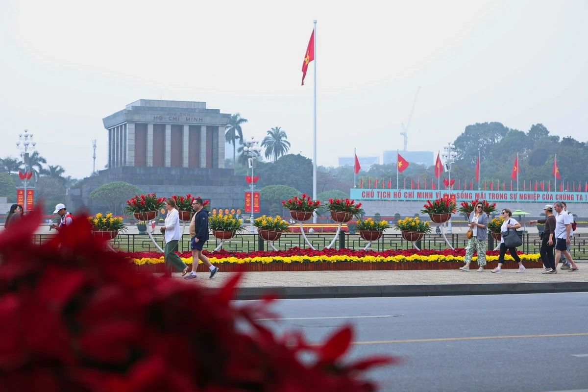 Thủ đô Hà Nội rực rỡ cờ hoa chào mừng Đại hội biểu toàn quốc lần thứ XIV của Đảng