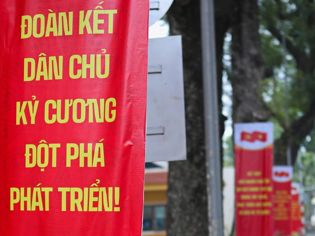 Thủ đô Hà Nội rực rỡ cờ hoa chào mừng Đại hội biểu toàn quốc lần thứ XIV của Đảng