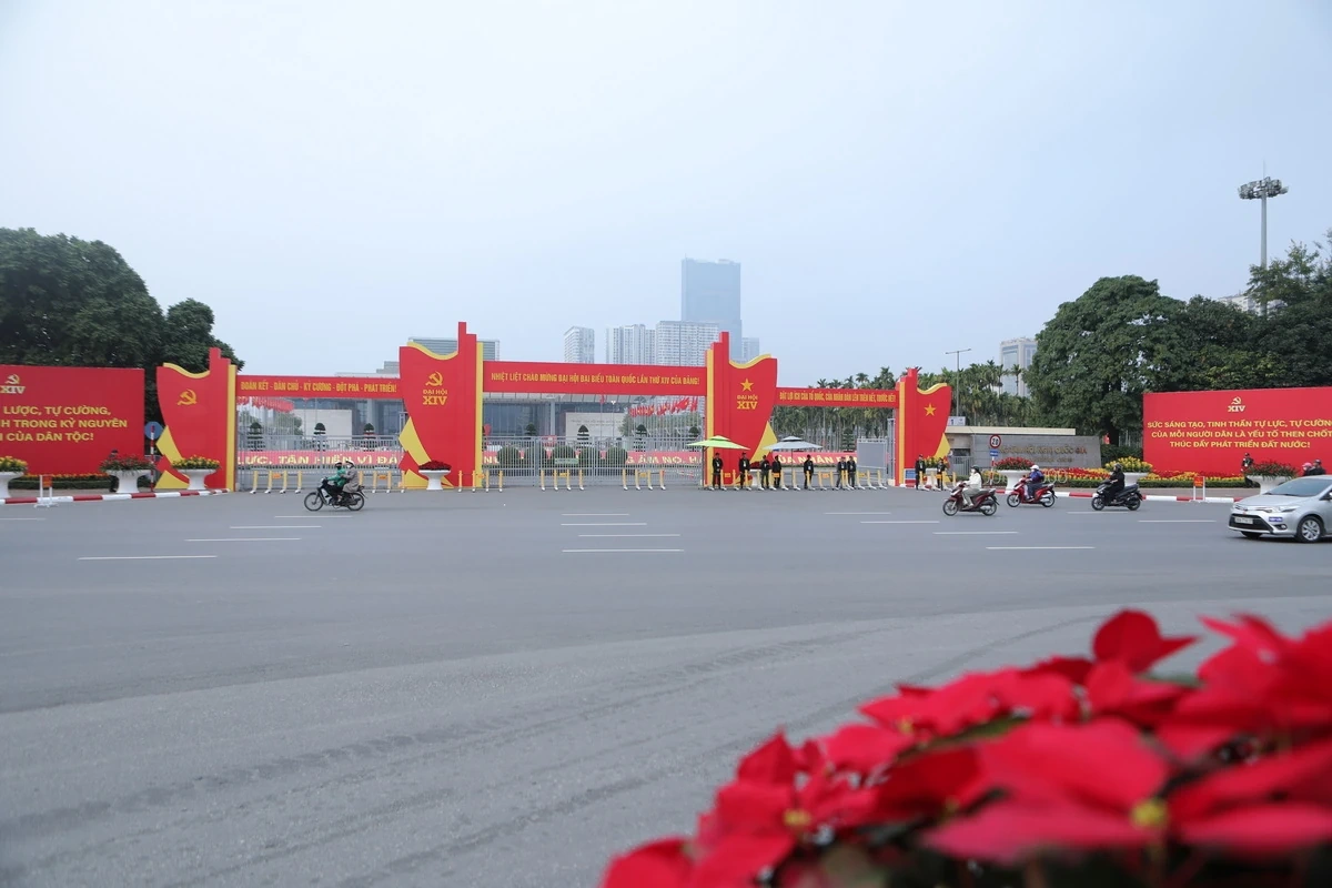 Thủ đô Hà Nội rực rỡ cờ hoa chào mừng Đại hội biểu toàn quốc lần thứ XIV của Đảng