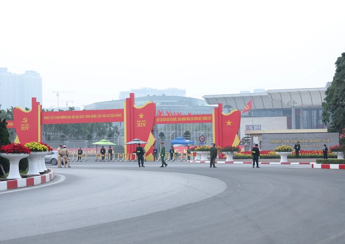 Thủ đô Hà Nội rực rỡ cờ hoa chào mừng Đại hội biểu toàn quốc lần thứ XIV của Đảng