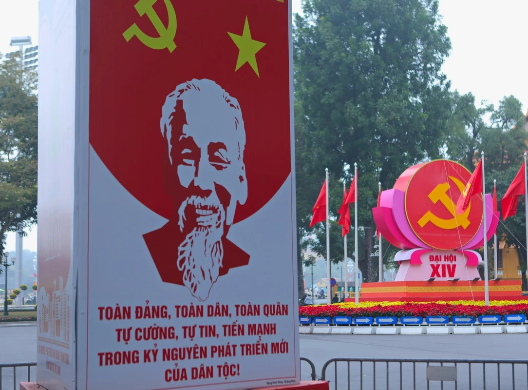 Thủ đô Hà Nội rực rỡ cờ hoa chào mừng Đại hội biểu toàn quốc lần thứ XIV của Đảng