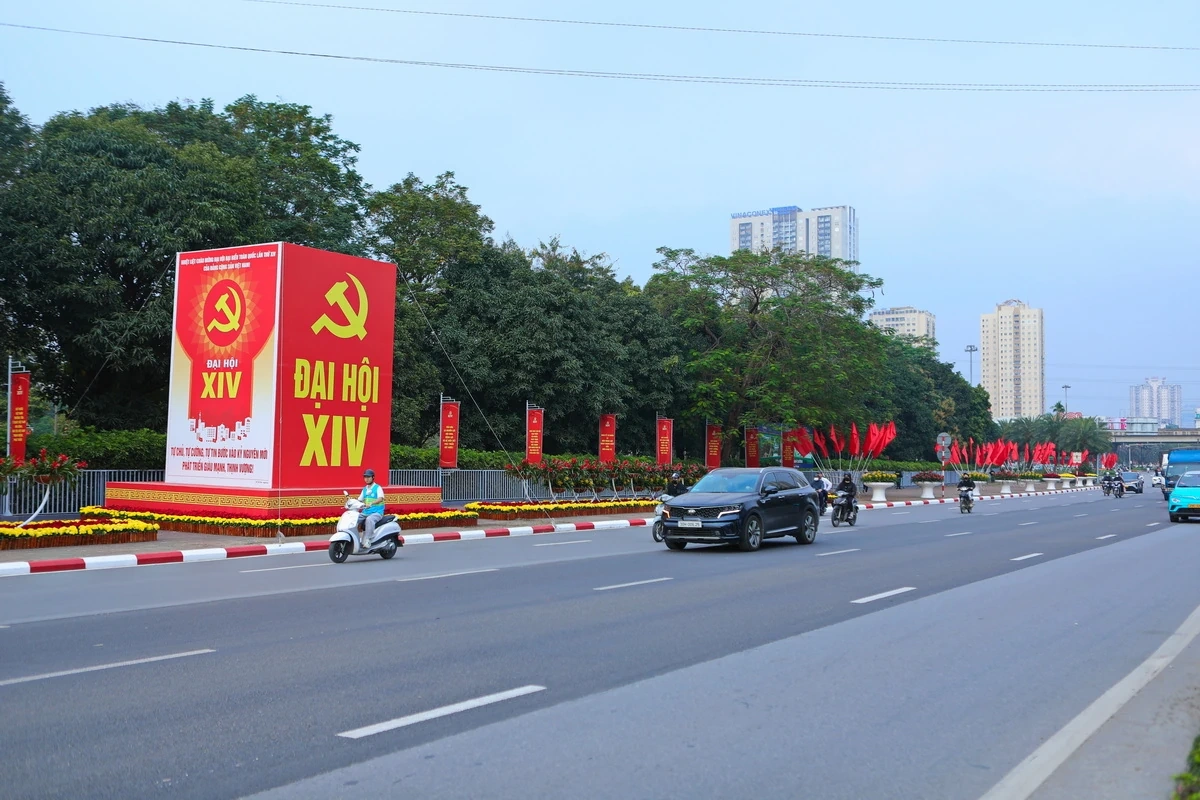 Thủ đô Hà Nội rực rỡ cờ hoa chào mừng Đại hội biểu toàn quốc lần thứ XIV của Đảng