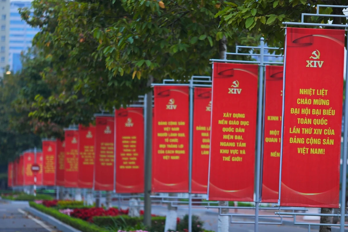 Thủ đô Hà Nội rực rỡ cờ hoa chào mừng Đại hội biểu toàn quốc lần thứ XIV của Đảng