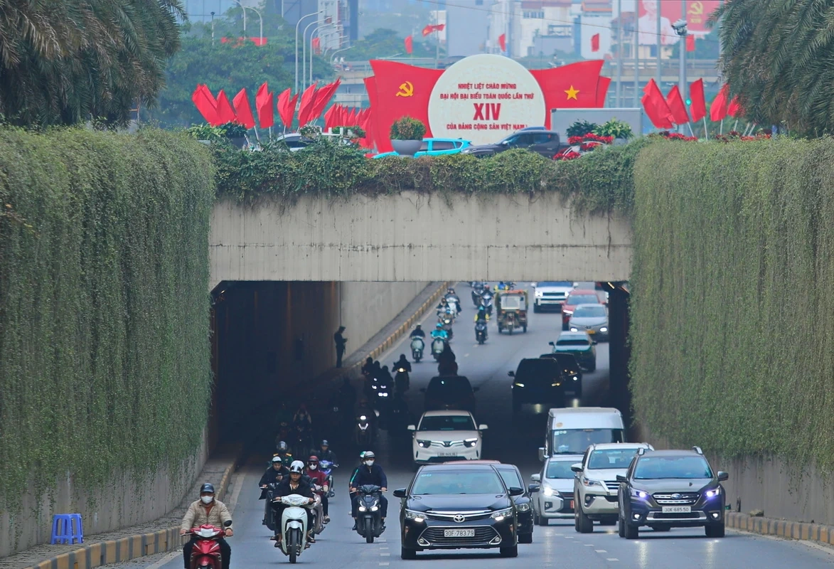 Thủ đô Hà Nội rực rỡ cờ hoa chào mừng Đại hội biểu toàn quốc lần thứ XIV của Đảng