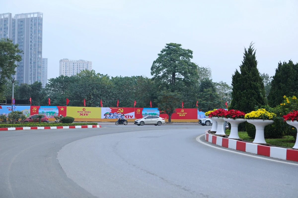 Thủ đô Hà Nội rực rỡ cờ hoa chào mừng Đại hội biểu toàn quốc lần thứ XIV của Đảng