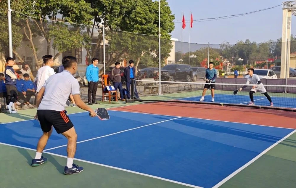 Xã Định Tân: Thi đấu pickleball chào mừng Đại hội Đảng toàn quốc lần thứ XIV