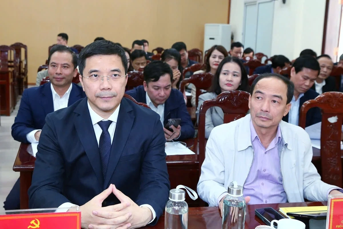 Phá vỡ tính bảo thủ, trì trệ, thay đổi tư duy, nhận thức nhằm tạo ra sức chiến đấu của tổ chức cơ sở đảng