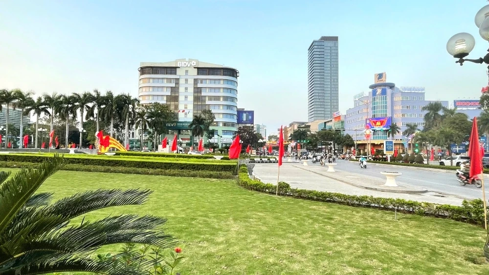 Phố phường, làng mạc “khoác áo mới” trước thềm Đại hội