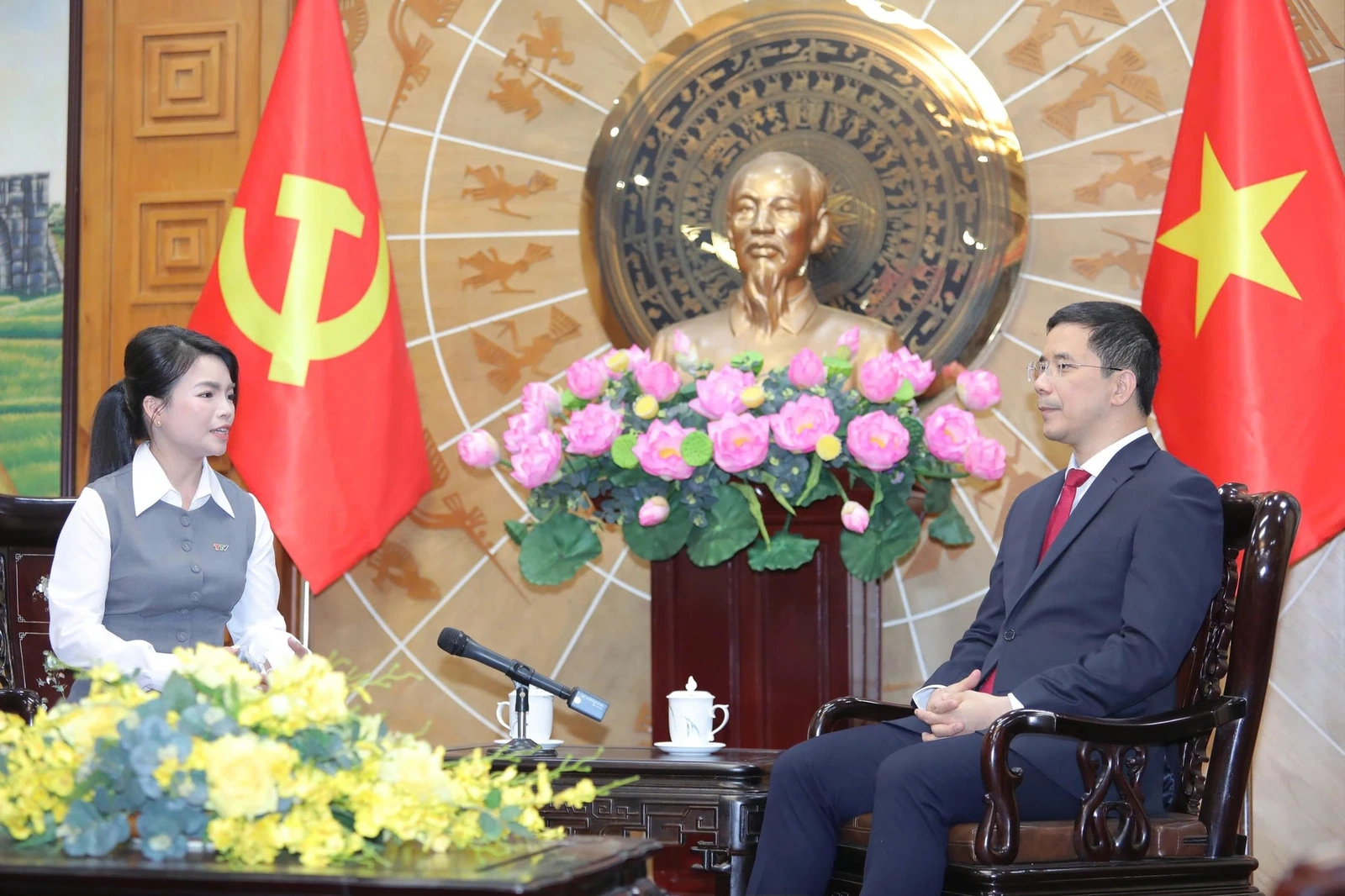 [E-Magazine]: Đoàn đại biểu Đảng bộ tỉnh Thanh Hóa phát huy trí tuệ, trách nhiệm, góp phần vào thành công chung của Đại hội XIV của Đảng