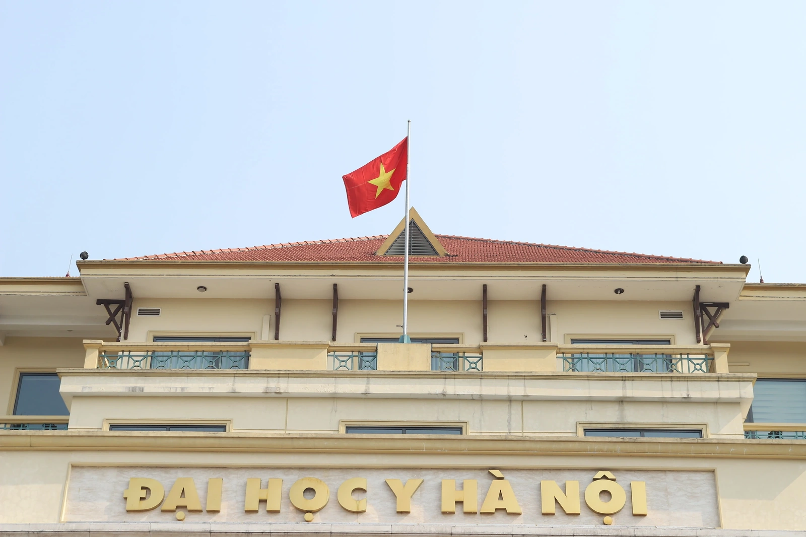 Hà Nội rực rỡ sắc đỏ cờ Đảng, cờ Tổ quốc chào mừng Đại hội XIV