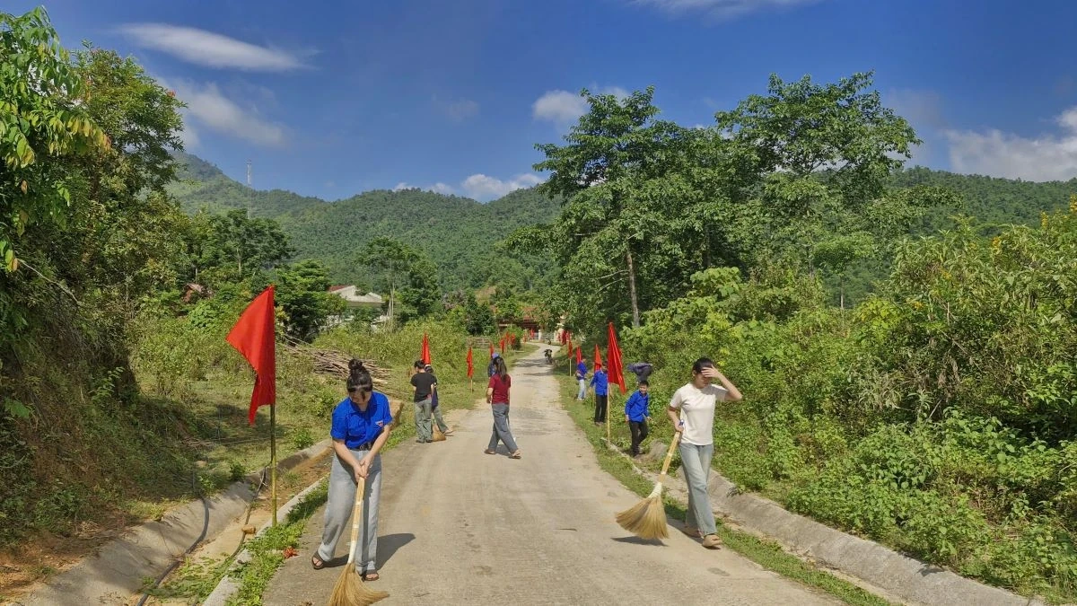 Màu áo xanh tình nguyện hướng về ngày hội lớn của đất nước