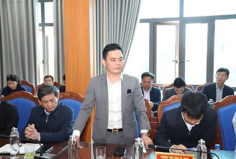 Khẩn trương xử lý tình trạng phát tán mùi hôi tại bãi rác Đông Nam