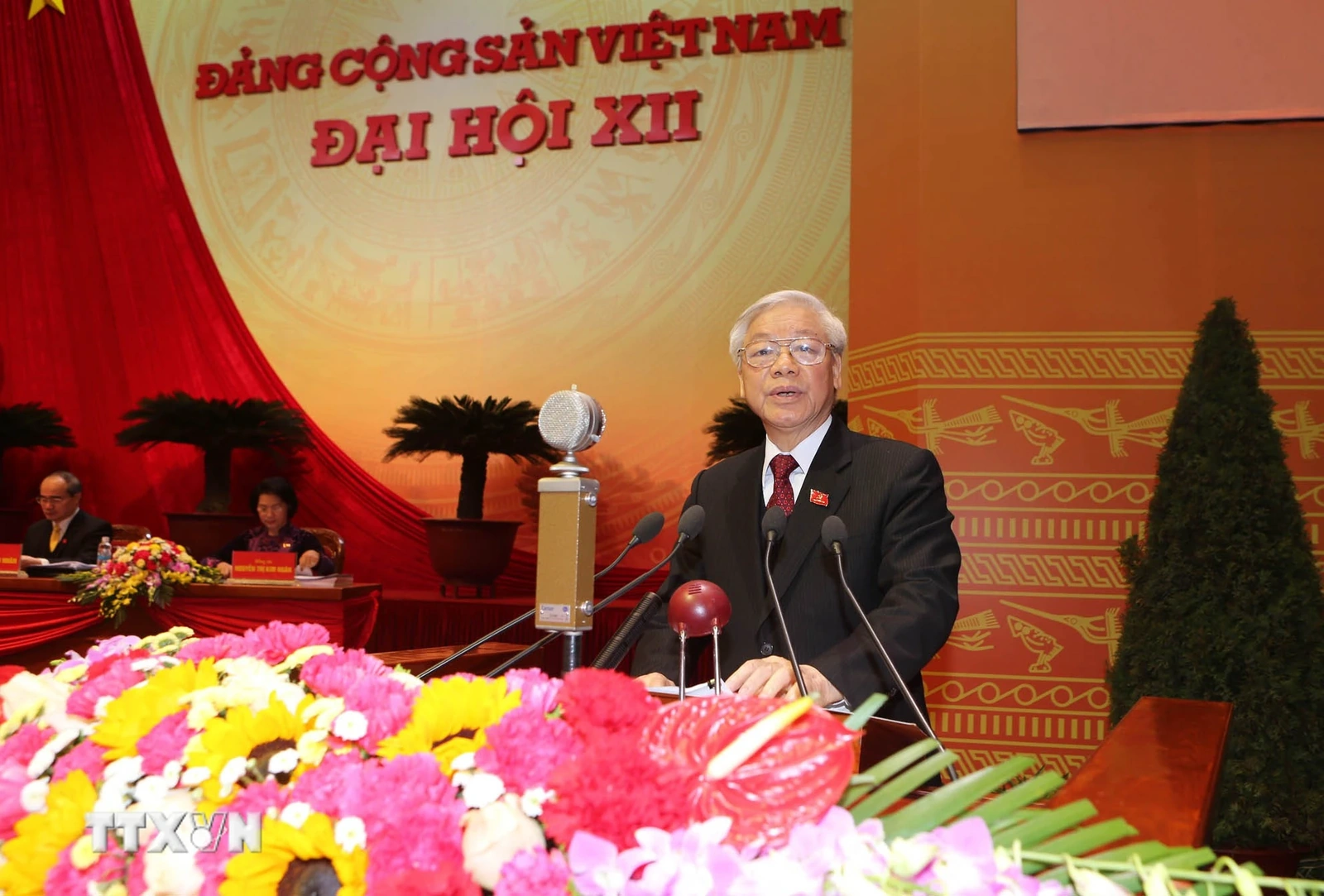 Đại hội XII của Đảng: Đẩy mạnh toàn diện và đồng bộ đổi mới