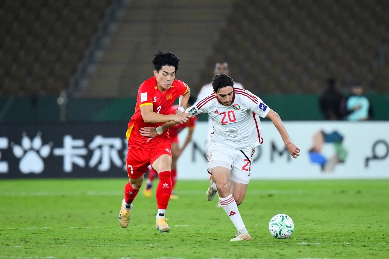 U23 Việt Nam hạ gục UAE để tiến vào bán kết; Man City gây sốc khi chiêu mộ Marc Guehi