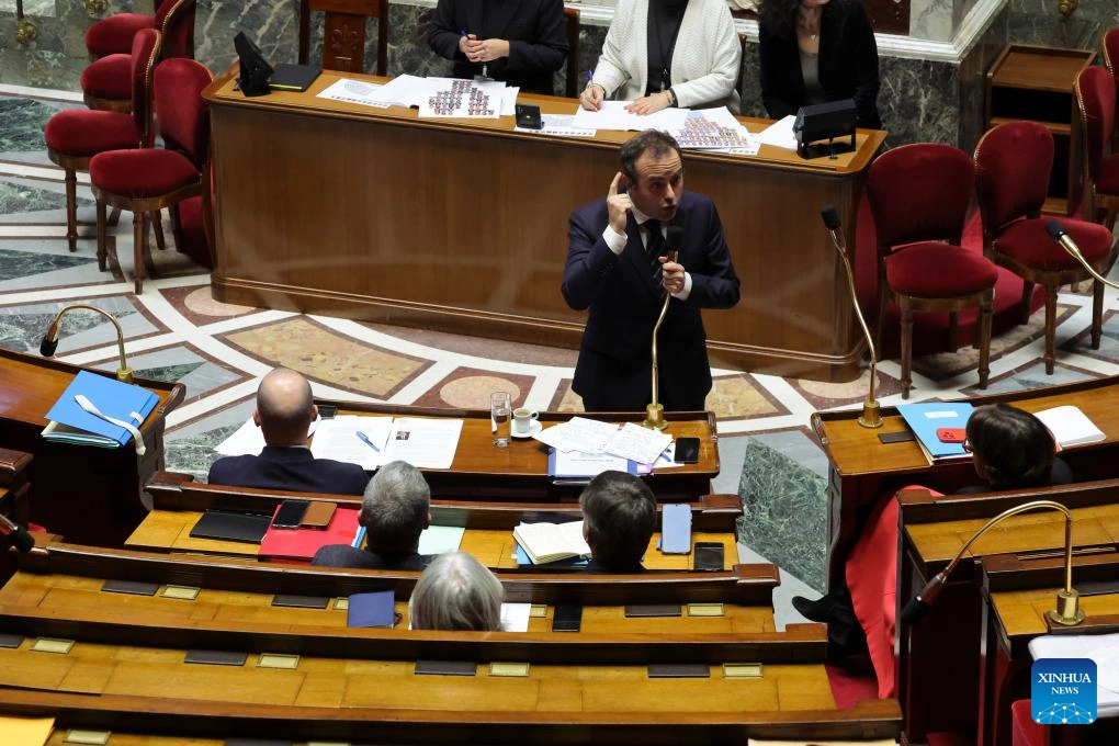 Chính phủ Pháp vượt qua 2 cuộc bỏ phiếu bất tín nhiệm