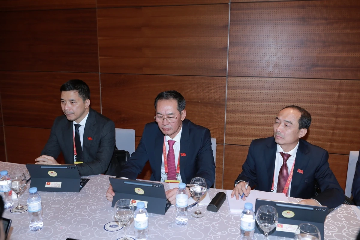 Hình ảnh Đoàn đại biểu Đảng bộ tỉnh Thanh Hóa tại phiên khai mạc Đại hội XIV của Đảng