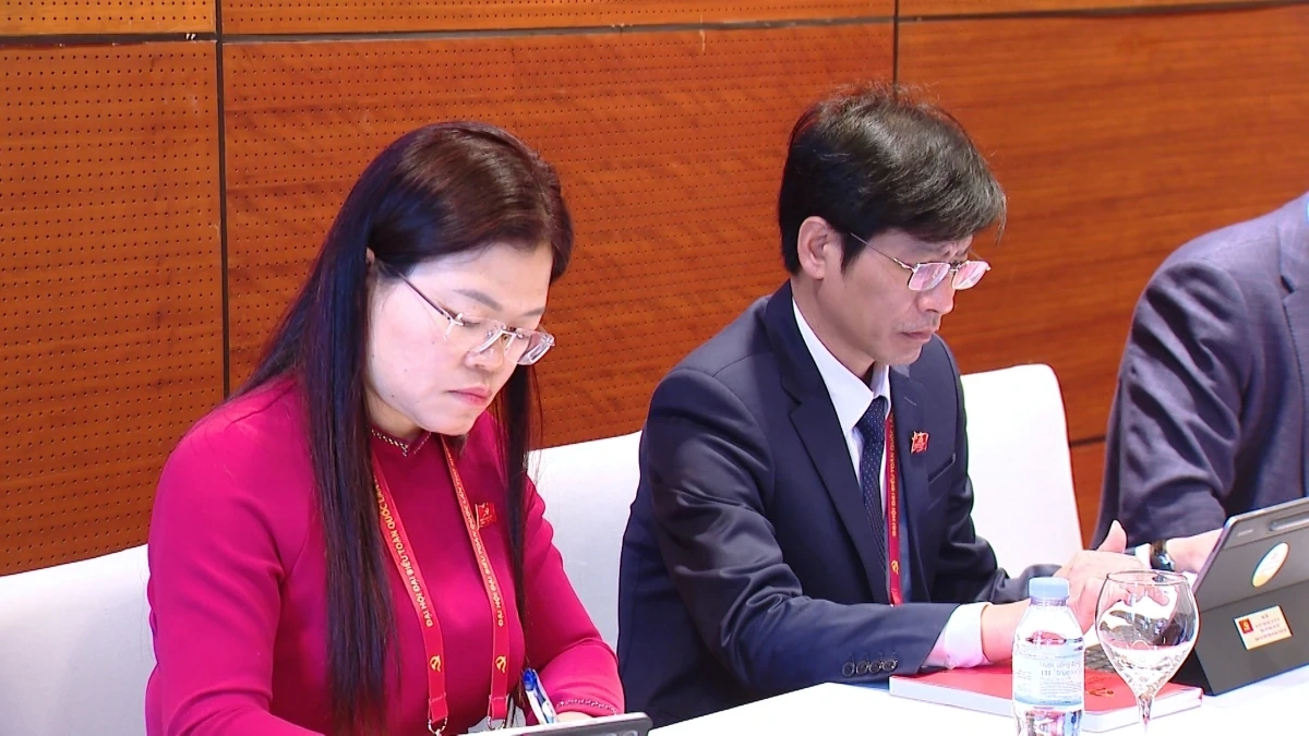 Hình ảnh Đoàn đại biểu Đảng bộ tỉnh Thanh Hóa tại phiên khai mạc Đại hội XIV của Đảng