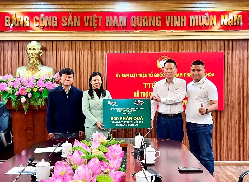 Carlsberg Việt Nam trao 600 phần quà Tết cho các hộ có hoàn cảnh khó khăn