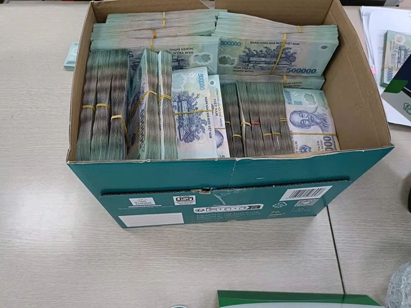 Trộm số tiền “khủng” trên xe khách, 2 đối tượng bị khởi tố