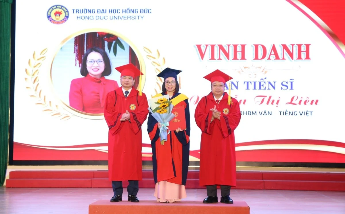 Trường Đại học Hồng Đức trao bằng tiến sĩ và thạc sĩ tốt nghiệp năm 2025