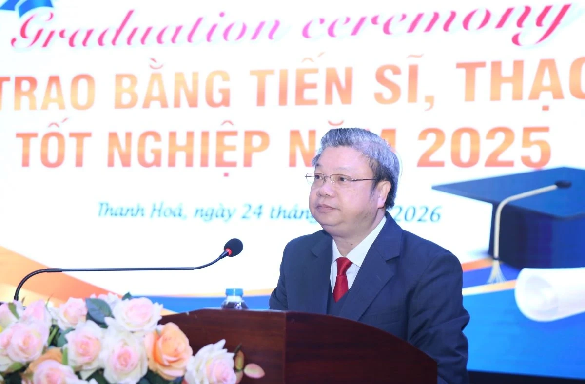 Trường Đại học Hồng Đức trao bằng tiến sĩ và thạc sĩ tốt nghiệp năm 2025