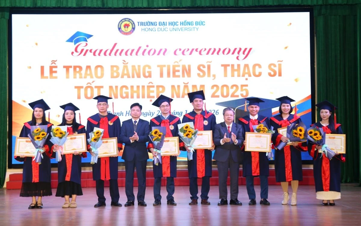 Trường Đại học Hồng Đức trao bằng tiến sĩ và thạc sĩ tốt nghiệp năm 2025