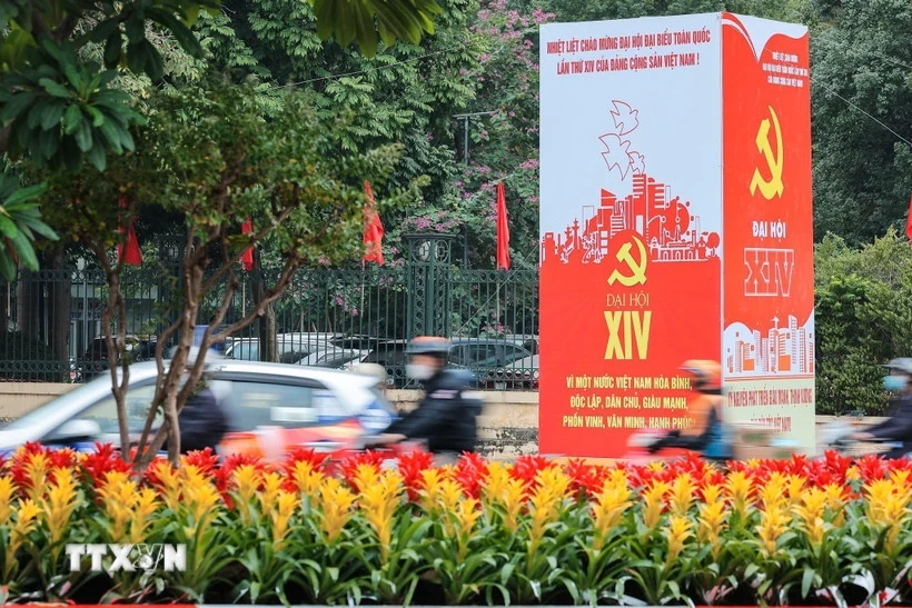 Không khí hướng về sự kiện lớn của đất nước hiện diện trong từng góc phố Thủ đô