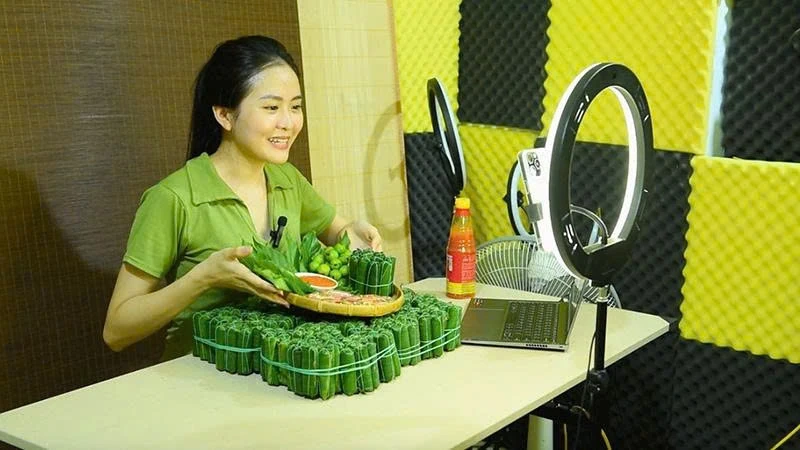 Tỉnh táo với bẫy quảng cáo trong livestream: Không để cảm xúc nhất thời hay hiệu ứng đám đông chi phối