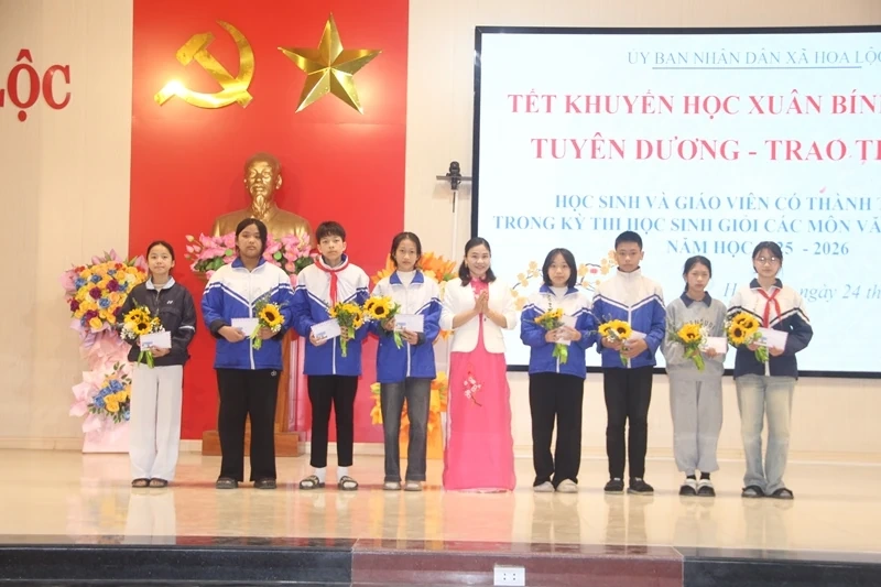 Xã Hoa Lộc tuyên dương, khen thưởng học sinh giỏi cấp tỉnh năm học 2025-2026