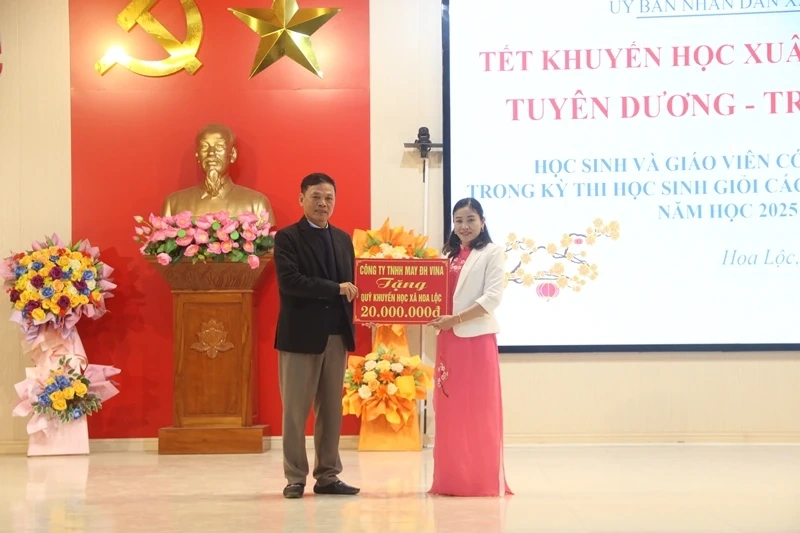 Xã Hoa Lộc tuyên dương, khen thưởng học sinh giỏi cấp tỉnh năm học 2025-2026