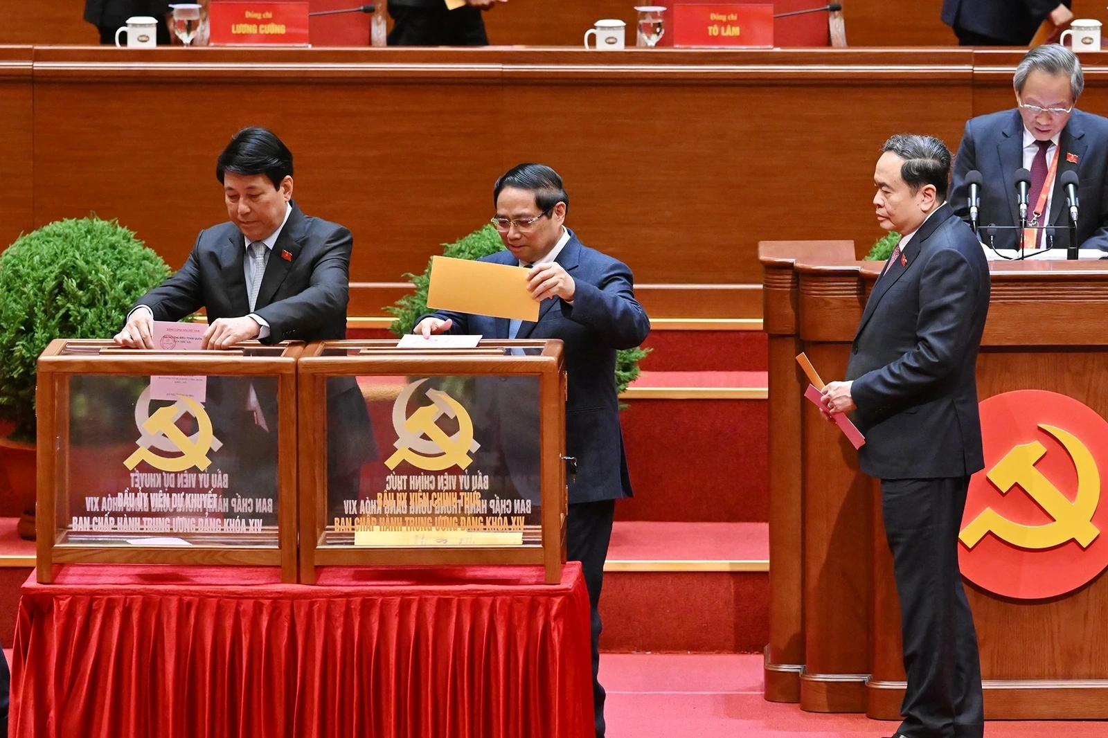 Bỏ phiếu bầu Ban Chấp hành Trung ương Đảng khóa XIV