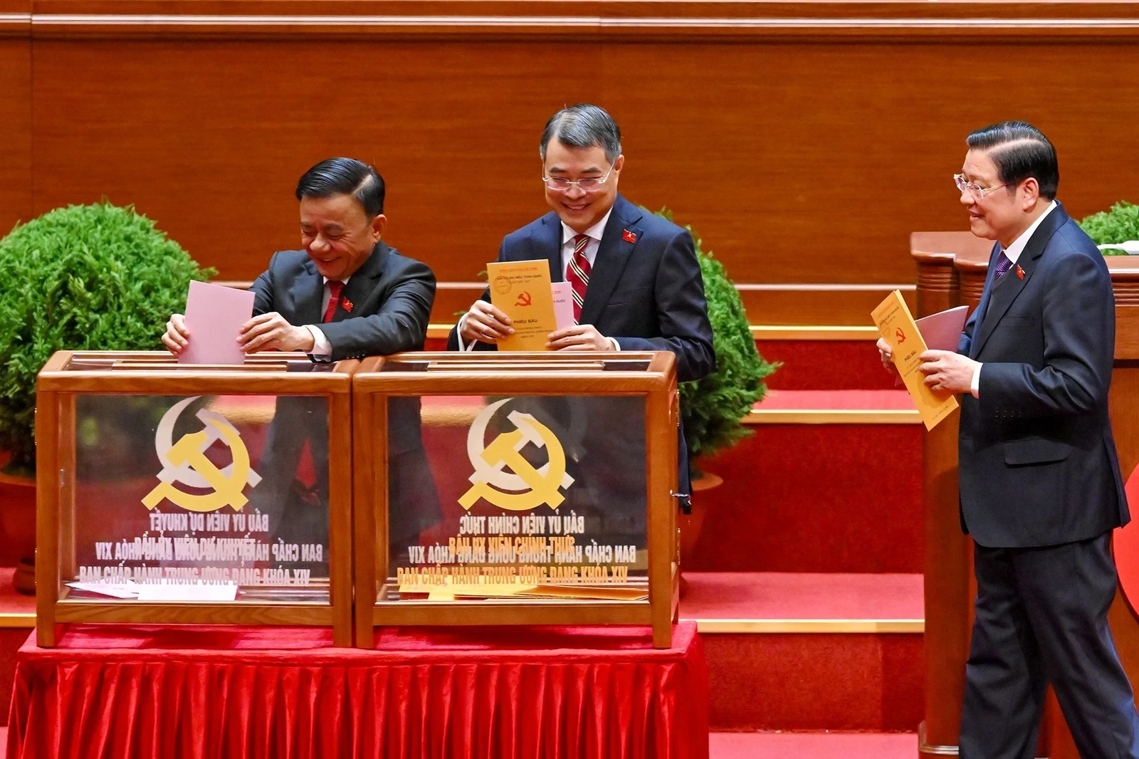 Bỏ phiếu bầu Ban Chấp hành Trung ương Đảng khóa XIV