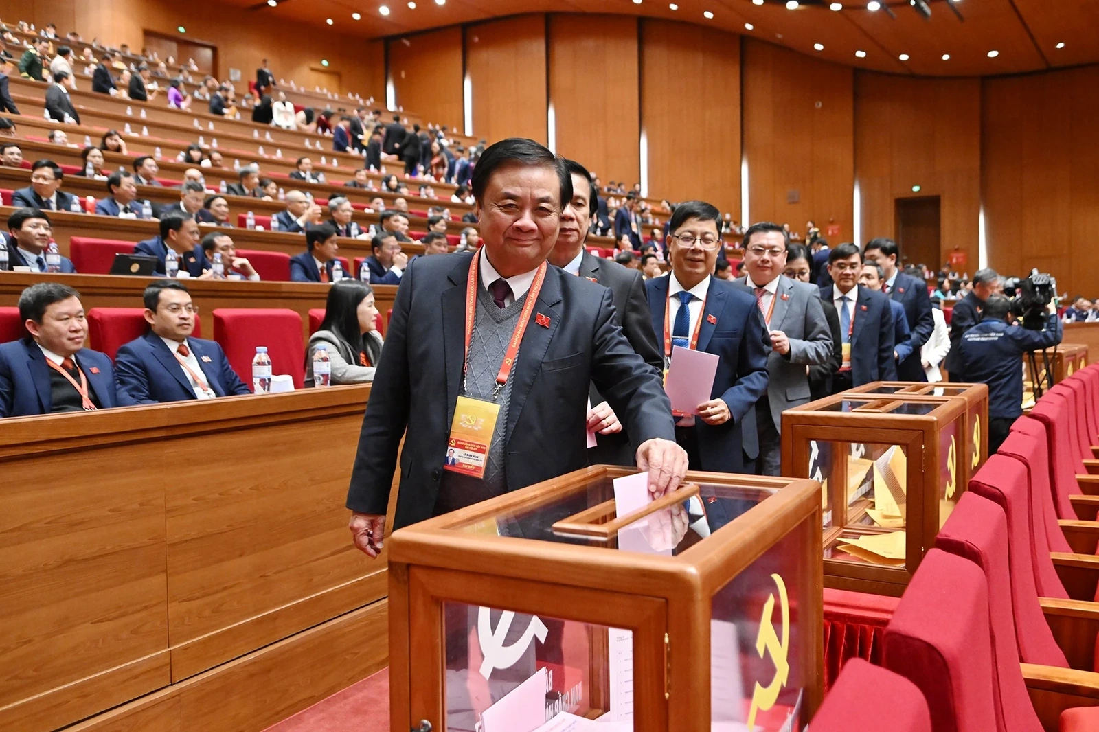 Bỏ phiếu bầu Ban Chấp hành Trung ương Đảng khóa XIV