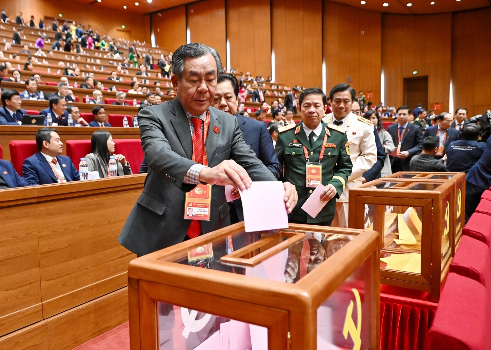 Bỏ phiếu bầu Ban Chấp hành Trung ương Đảng khóa XIV