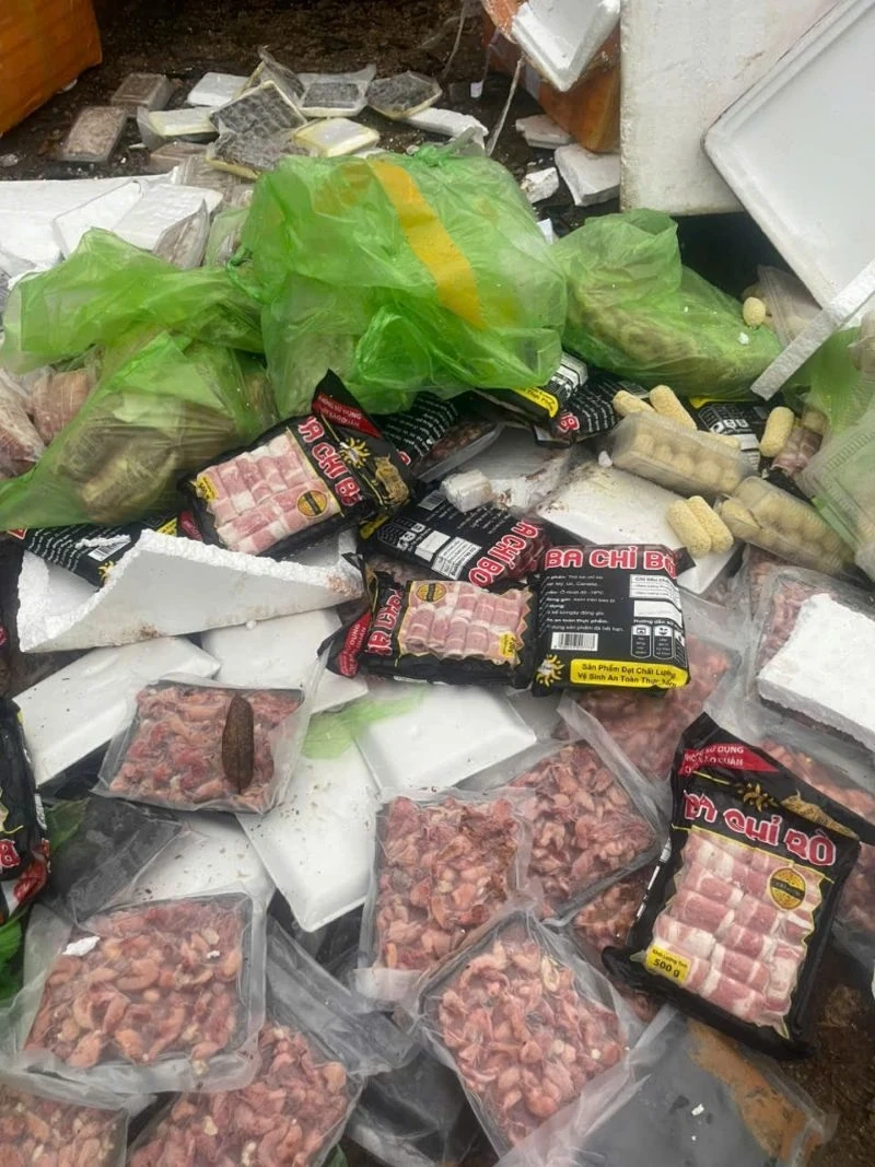 Tiêu hủy 154kg lạp xưởng, ba chỉ bò... không rõ nguồn gốc xuất xứ