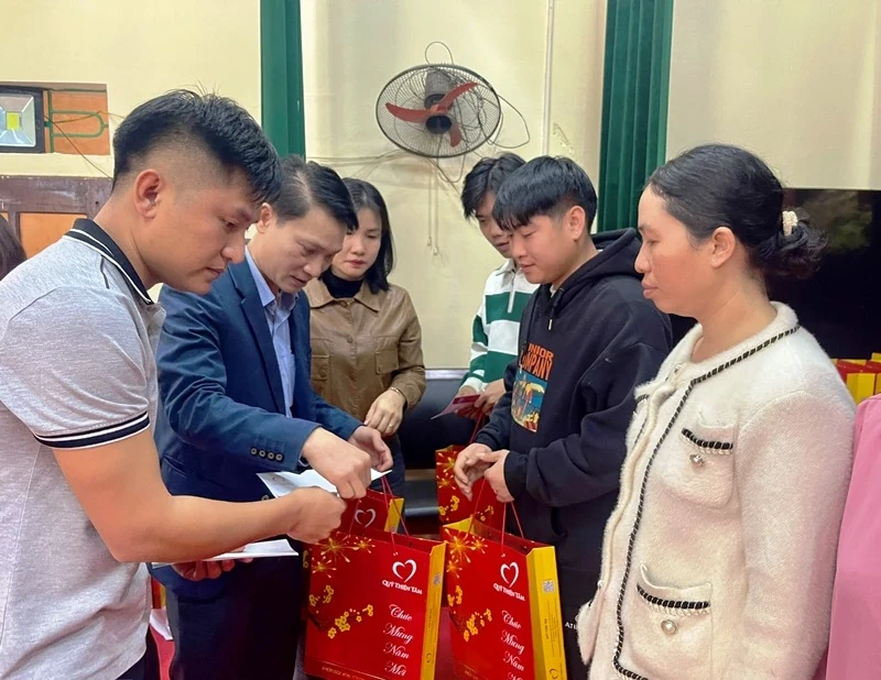 Quỹ Thiện Tâm tặng 5.100 suất quà Tết cho hộ nghèo, hộ có hoàn cảnh đặc biệt khó khăn