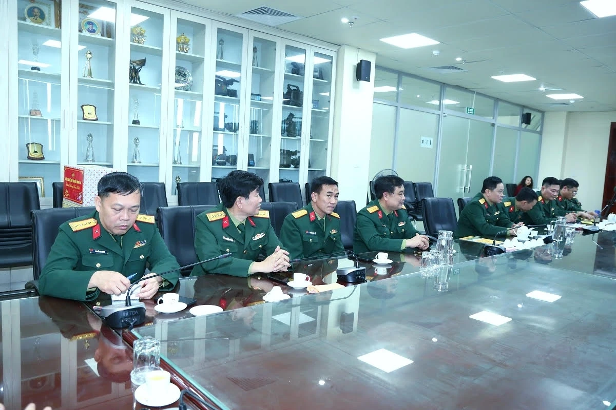 Phó Tư lệnh Quân khu 4 chúc Tết Báo và Phát thanh, truyền hình Thanh Hóa