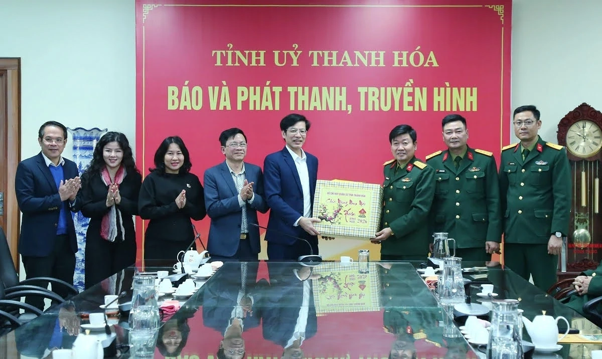 Phó Tư lệnh Quân khu 4 chúc Tết Báo và Phát thanh, truyền hình Thanh Hóa