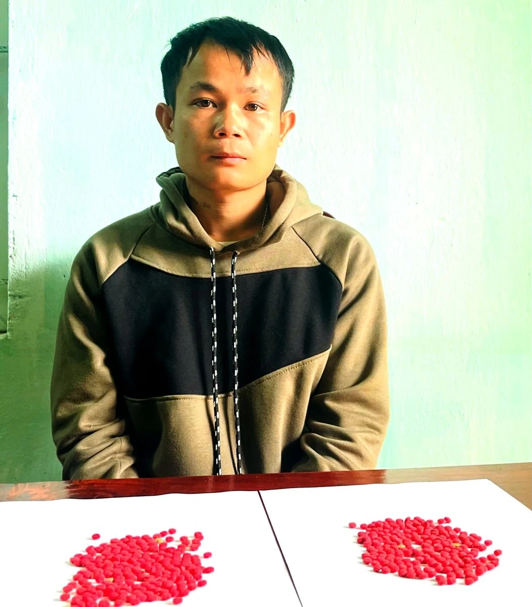 Bắt giữ đối tượng vận chuyển gần 400 viên ma túy tổng hợp