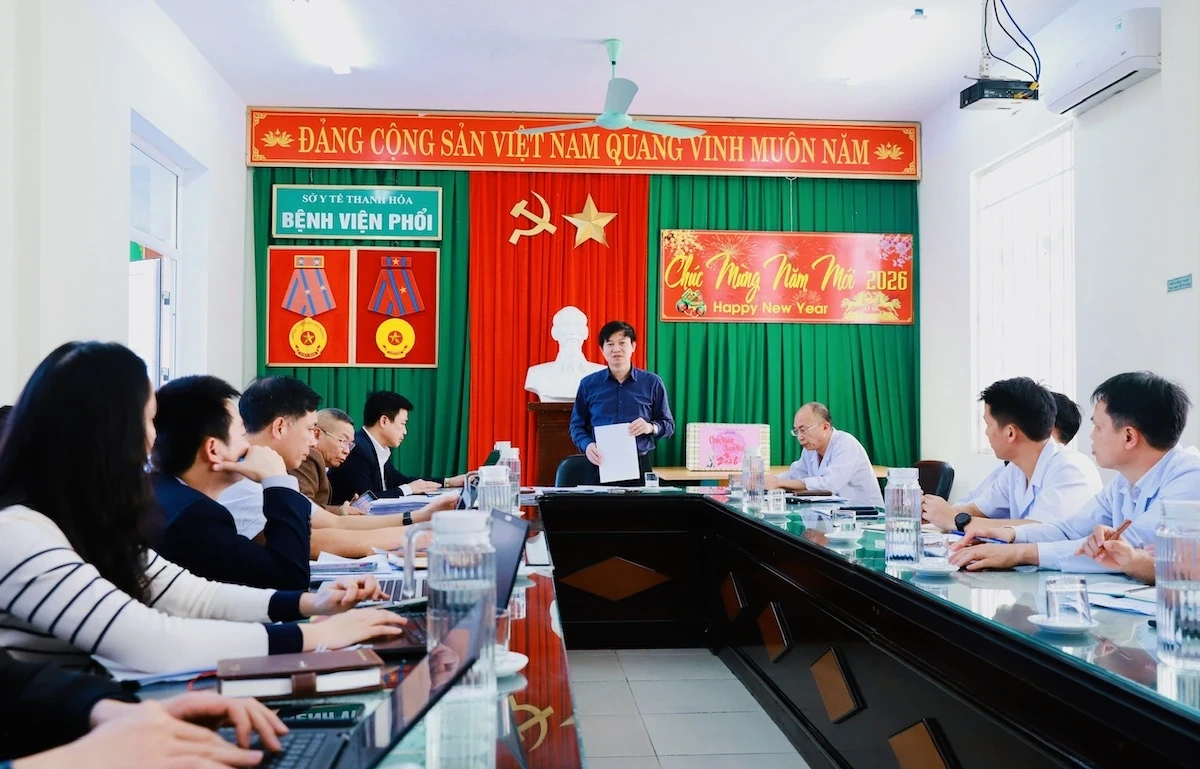 Giám sát việc thực hiện các Nghị quyết tại Bệnh viện Phổi Thanh Hóa