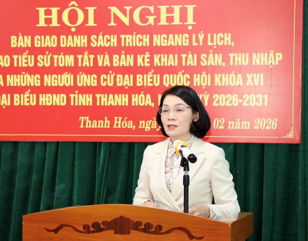 Bàn giao hồ sơ người ứng cử ĐBQH khóa XVI và đại biểu HĐND tỉnh Thanh Hóa nhiệm kỳ 2026-2031