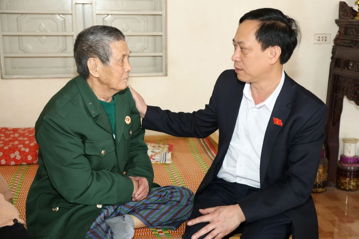 Phó Trưởng Đoàn ĐBQH tỉnh Mai Văn Hải thăm, tặng quà gia đình chính sách, hộ nghèo nhân dịp Tết Nguyên đán 2026