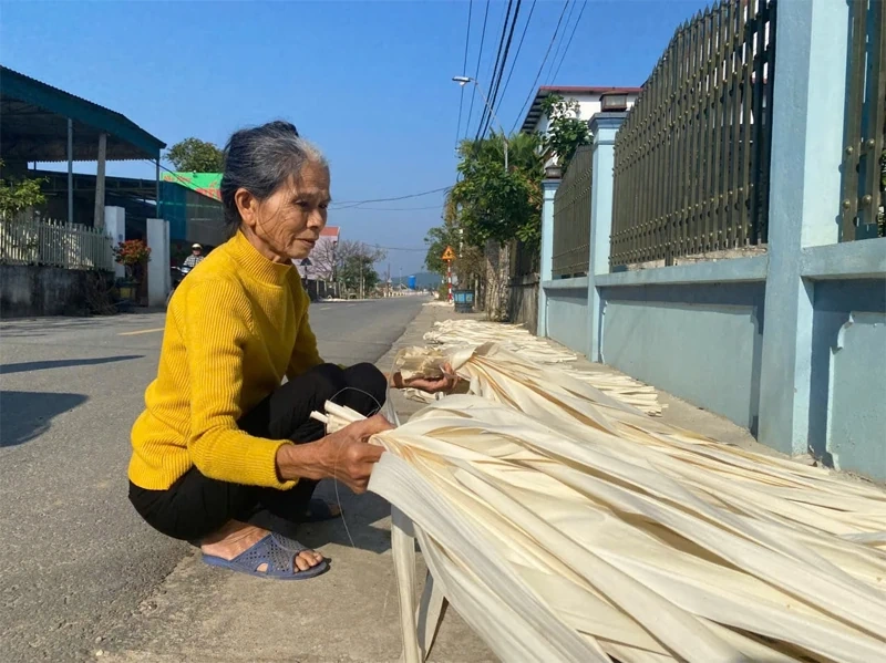 Nhịp sống làng nghề nón lá