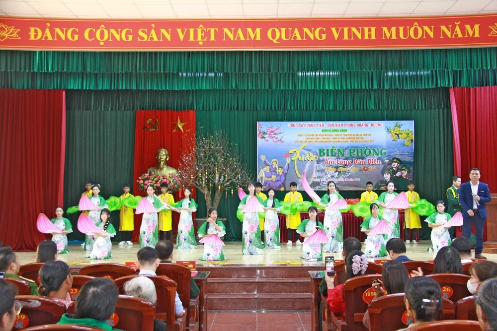 “Xuân Biên phòng - ấm lòng dân biển