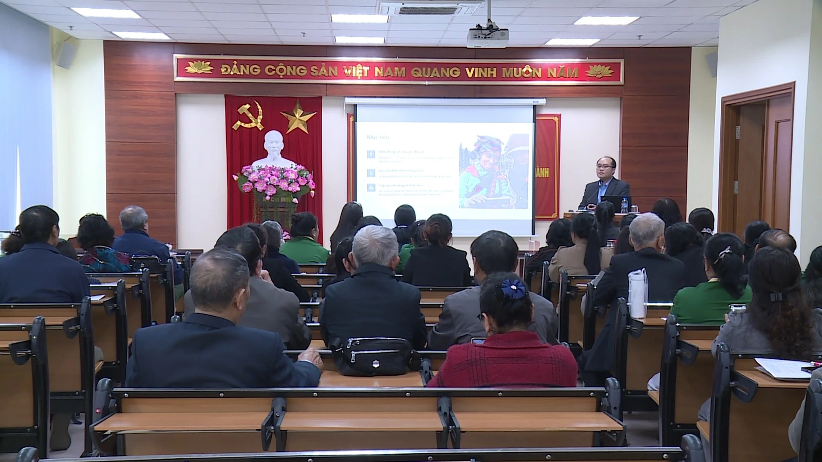 Tập huấn chuyển đổi số và ra mắt Tổ Công nghệ số Hội Nông dân phường Hạc Thành