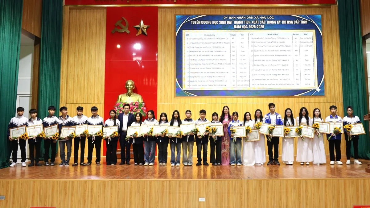 Xã Hậu Lộc khen thưởng học sinh đạt thành tích xuất sắc trong kỳ thi học sinh giỏi cấp tỉnh