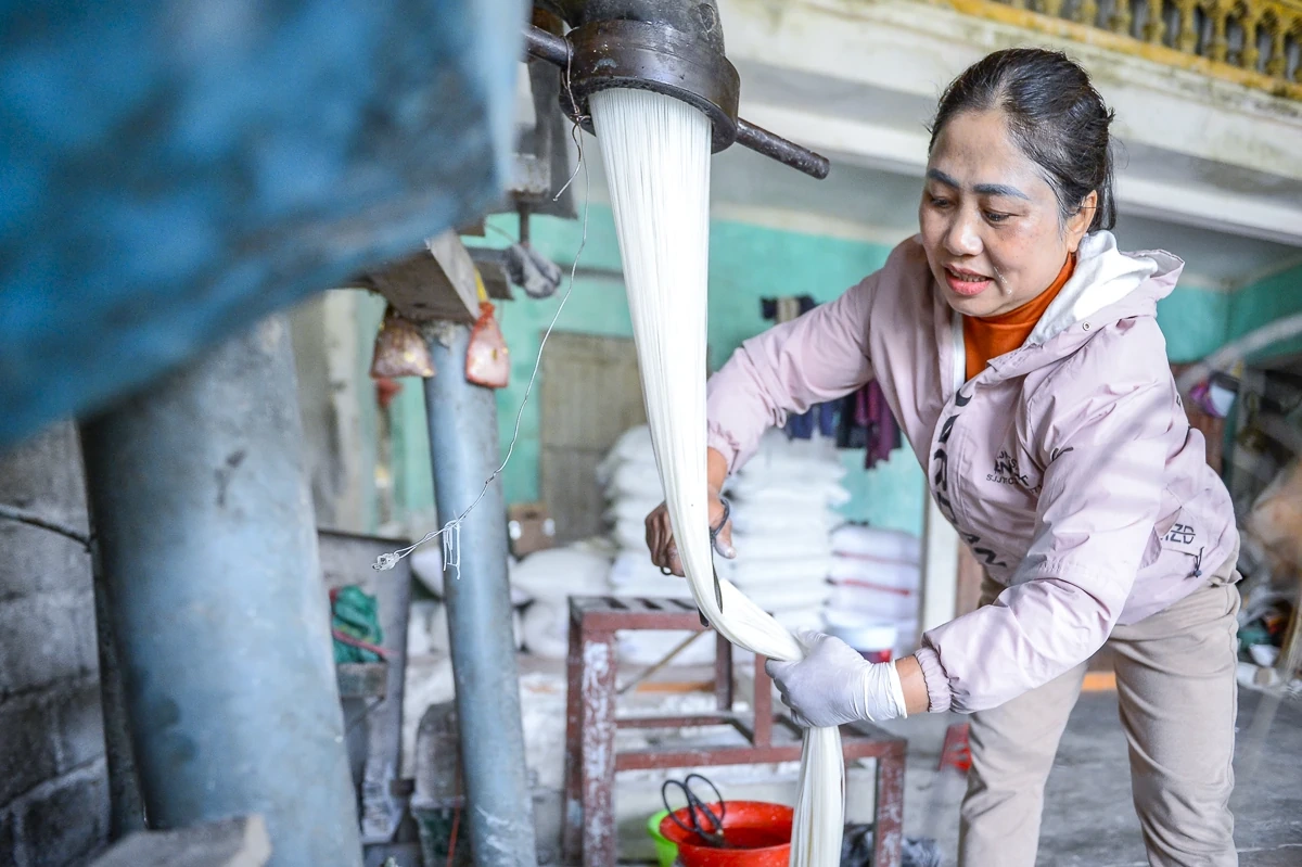 Từ hạt gạo quê đến sợi miến ngày Tết ở làng nghề xứ Thanh