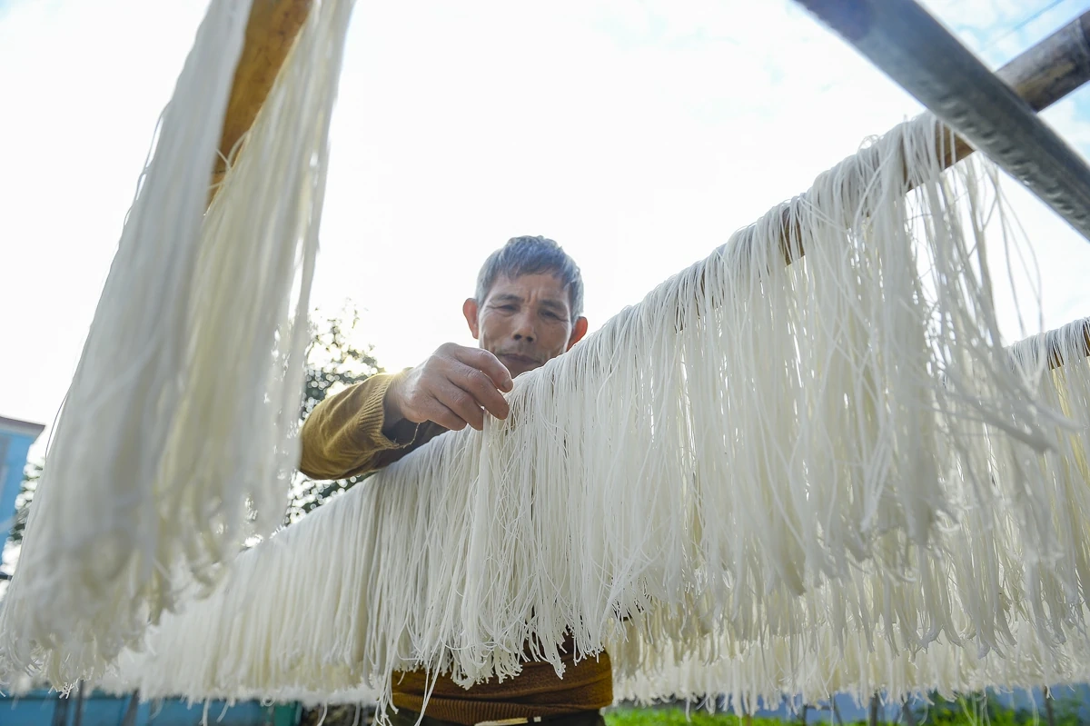 Từ hạt gạo quê đến sợi miến ngày Tết ở làng nghề xứ Thanh