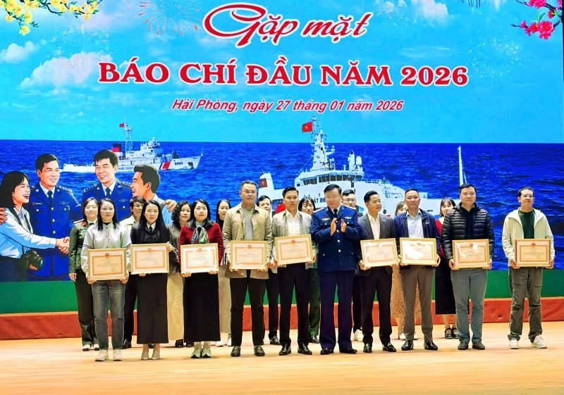 Bộ Tư lệnh Vùng Cảnh sát biển 1 gặp mặt báo chí