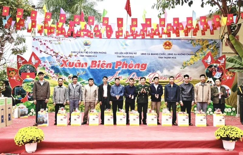 Xuân Biên phòng ấm lòng dân bản mang Tết trọn vẹn đến đồng bào biên giới